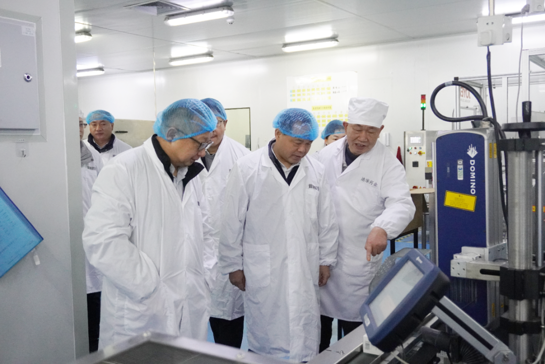 【企业新闻】重庆市万州经开区党工委副书记、管委会主任，区政府党组副书记钟涛一行莅临太阳成集团tyc7111cc药业考察调研